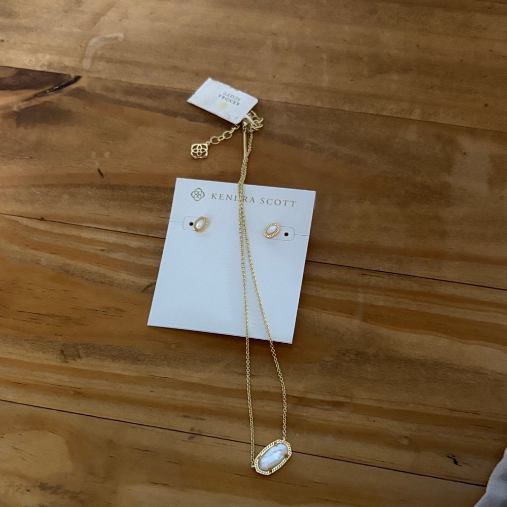Kendra Scott Cream Drawstring Pouch - Picture 2 of 3